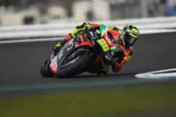 Andrea Iannone: "Mai mollare". Aleix Espargarò: "Due rotture, non è normale"