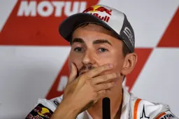 Valentino Rossi: "Jorge Lorenzo tester Yamaha potrebbe aiutarci"