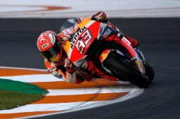 MotoGP Valencia: pole di Quartararo, Valentino Rossi 12°