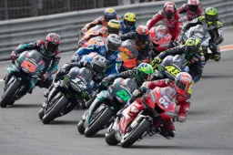 MotoGP, Carmelo Ezpeleta vara un piano trimestrale salva team