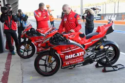 LIVE MotoGP Test Valencia: Day 2, Viñales in testa