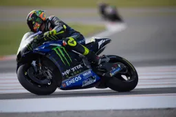 MotoGP, Valentino Rossi ci scherza su: "Servono sette evoluzioni di motore"