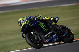 Valentino Rossi frenato dal box Yamaha: "Il motore non cambierà"