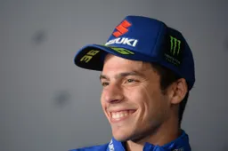 MotoGP, Joan Mir contro Casey Stoner: "Comodo dal divano di casa"