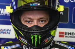 MotoGP, Valentino Rossi: tampone ancora positivo, dubbi per Valencia