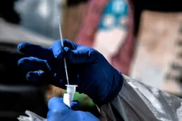 Coronavirus Italia, bollettino 23 ottobre: inizia il coprifuoco, 91 morti