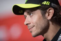Valentino Rossi nel paddock di Valencia: "Finalmente, non ne potevo più"