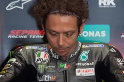 Valentino Rossi pronto a lasciare in estate: la "bomba" dalla Spagna