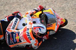 MotoGP, Livio Suppo: "Espargarò scandaloso, Honda in situazione difficile"