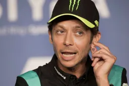 La mamma di Valentino Rossi: "La MotoGP non si fa con scarpa e ciabatta"