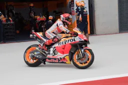 MotoGP, HRC in versione test: Marc Marquez attende il V4 2022