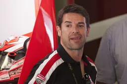 Carlos Checa: "Valentino Rossi... che senso ha continuare?"