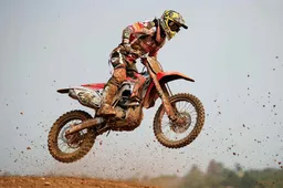 MXGP Francia Gara 1 Antonio Cairoli 3°, vince sempre Tim Gajser