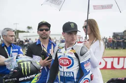 Superbike Alex Lowes va in MotoGP, ecco la Yamaha per Marco Melandri