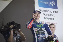 E a Tavullia commentano così: "Lorenzo porfuera... dalle ball"