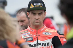 Superbike:  Xavi Forés a piedi e infuriato "Odio questo business"