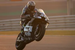MotoGP: Anche Aprilia prova il forcellone in carbonio