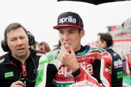 MotoGP: Rissa "virtuale" fra Aleix Espargaro e Xavier Simeon