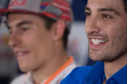 MotoGP, Andrea Iannone "Ho altre proposte ma la priorità è stare in Suzuki"