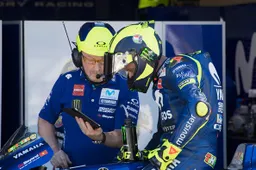 Valentino Rossi-Andrea Dovizioso, muro contro muro sul pasticcio olandese