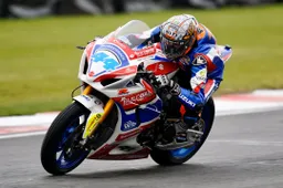 Gino Rea riporta la Suzuki alla vittoria nel British Superbike