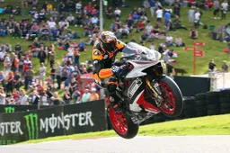 MV Agusta rigenerata dalla cura BSB: Gino Rea ben figura a Cadwell Park