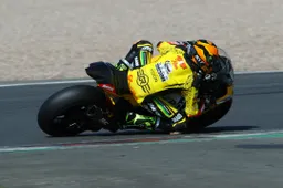 Gino Rea con Buildbase Suzuki, Tom Ward debutta con Bike Devil Kawasaki