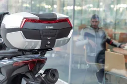 GIVI presenta MAXIA 5, la nuova generazione di valigia posteriore