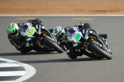 Honda comanda il BSB e sogna il titolo con Glenn Irwin