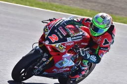 BSB Knockhill, Prove 3: Glenn Irwin da record, 19 piloti in 1"!