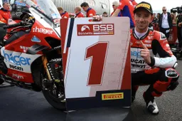 British Superbike Oulton Park: tripletta di Glenn Irwin