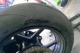 Supersport Kenan Sofuoglu gomma esplode, Pirelli spiega