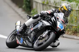 Tourist Trophy: Guy Martin resta con il team Tyco Suzuki by TAS Racing