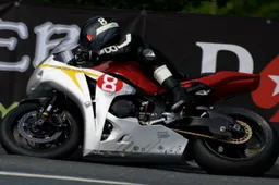 Tourist Trophy: Guy Martin "Tranquilli, tornerò presto a correre"