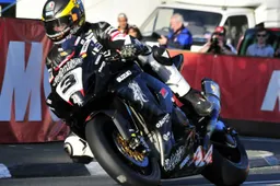 Tourist Trophy: TAS Suzuki conferma Guy Martin e tratta con Conor Cummins
