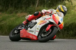 Ulster GP: Guy Martin trionfa in Gara 2 della Superbike