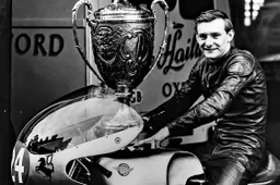 Dalla velocità all’eternità: il ricordo indelebile di Mike Hailwood