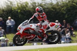 250cc Donington Warm Up: Barbera veloce sul bagnato