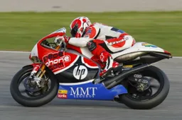 250cc Valencia Gara: Simoncelli sbaglia, Aoyama campione