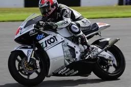 250cc Donington Gara: Aoyama piega ancora Bautista