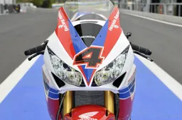 Superbike: Honda CBR a Magny Cours con le grafiche 2013