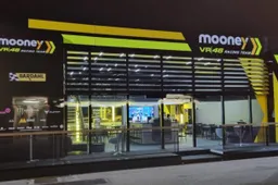 MotoGP, l'hospitality Mooney VR46 brilla nella notte di Portimao