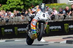 Road Racing: brutto infortunio per Ian Hutchinson a Silverstone