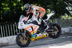 Tourist Trophy: clamoroso, Relentless Suzuki punta su Ian Hutchinson