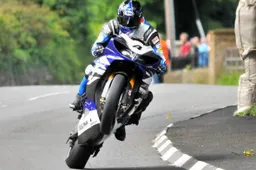 Tourist Trophy: operato Ian Hutchinson, non a rischio il TT 2012