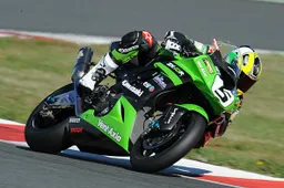 Superbike: ancora una gara per Ian Lowry con la Kawasaki