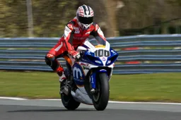 BSB: Ian Lowry prova la Yamaha di Hodgson, ma...