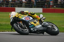 Superbike: Il team promuove Andrea Iannone "Merita una moto ufficiale"