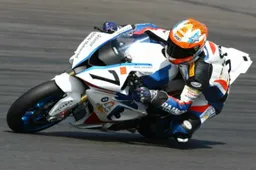 IDM Superbike: Veneman porta sul podio la BMW all'Eurospeedway