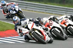IDM Superbike: dopo Oschersleben, BMW al top con quattro squadre